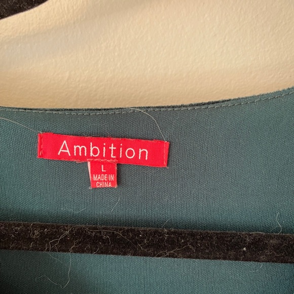 Green velvet dress - Picture 2 of 2